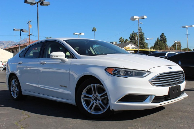 Ford Fusion Hybrid Vehicle Full-screen Gallery Image 03