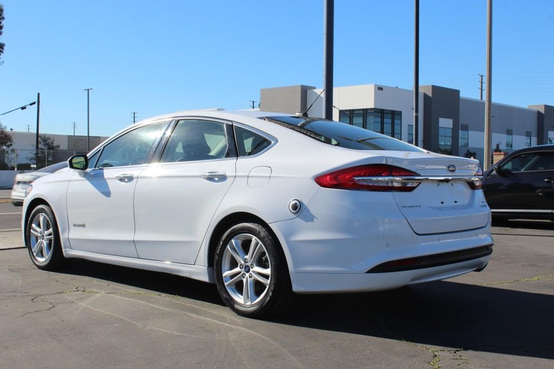Ford Fusion Hybrid Vehicle Full-screen Gallery Image 05