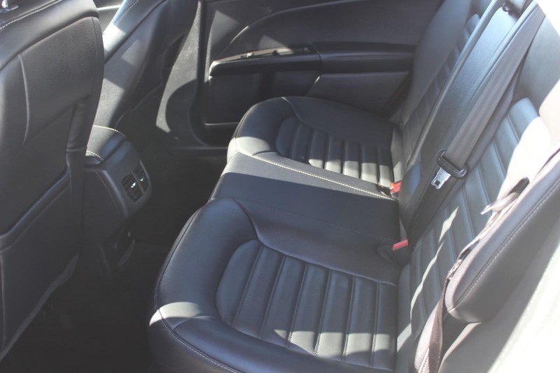 Ford Fusion Hybrid Vehicle Full-screen Gallery Image 08