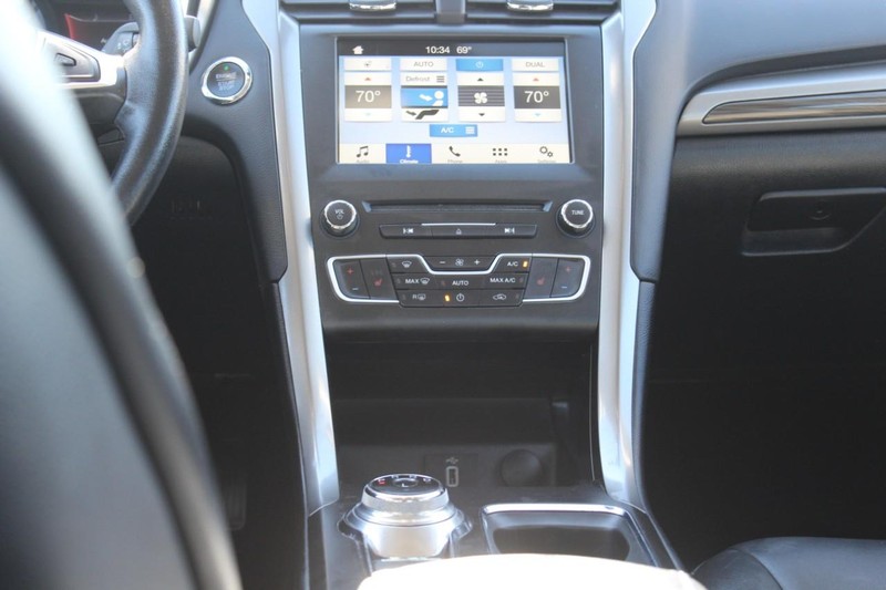 Ford Fusion Hybrid Vehicle Full-screen Gallery Image 10
