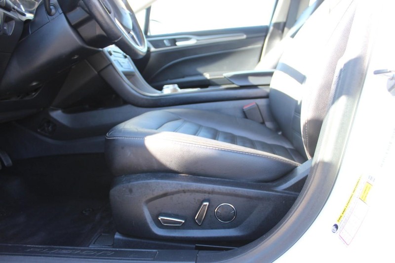 Ford Fusion Hybrid Vehicle Full-screen Gallery Image 13