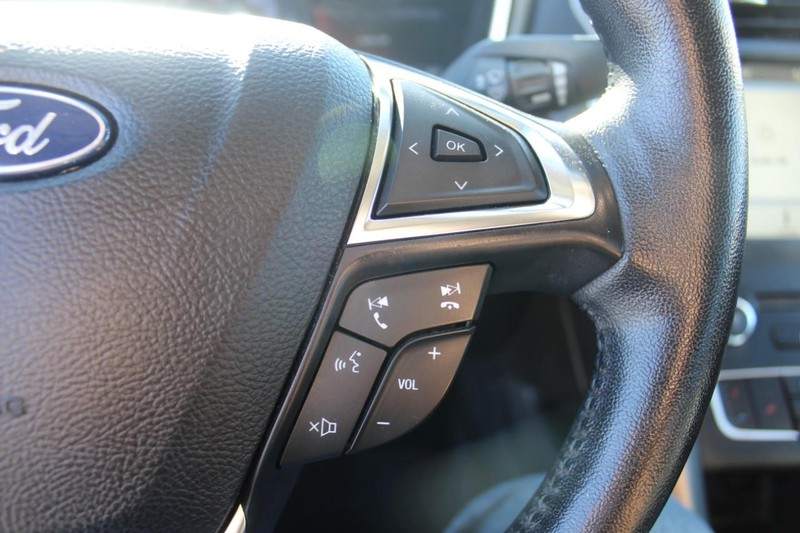 Ford Fusion Hybrid Vehicle Full-screen Gallery Image 18