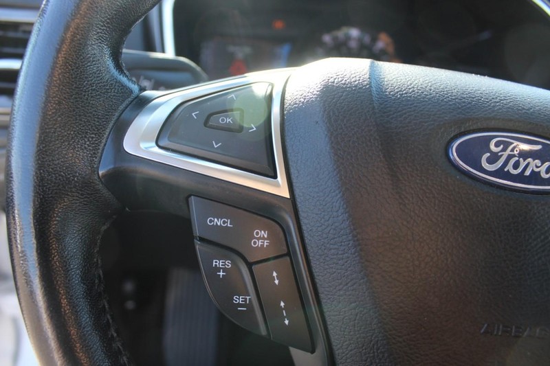 Ford Fusion Hybrid Vehicle Full-screen Gallery Image 19