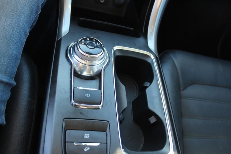 Ford Fusion Hybrid Vehicle Full-screen Gallery Image 21