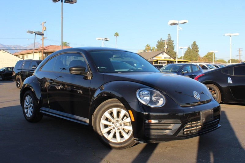 Volkswagen Beetle Vehicle Full-screen Gallery Image 02