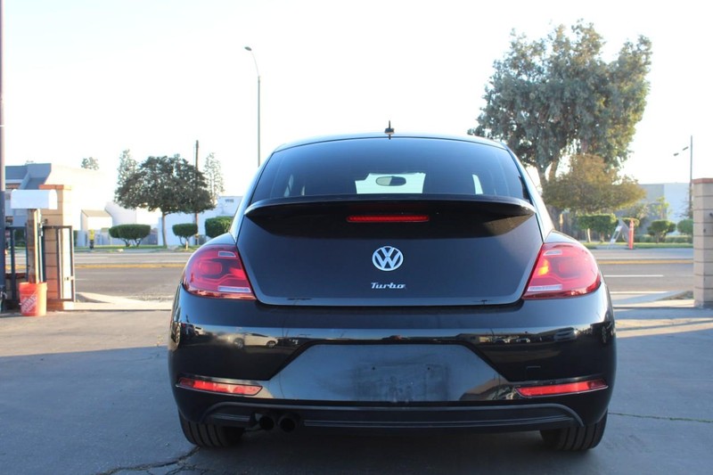 Volkswagen Beetle Vehicle Full-screen Gallery Image 04