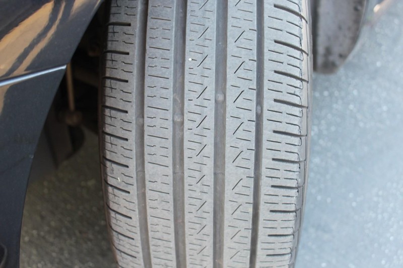 Volkswagen Beetle Vehicle Full-screen Gallery Image 05