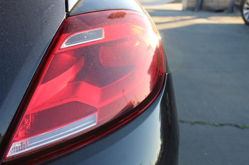 Volkswagen Beetle Vehicle Full-screen Gallery Image 07