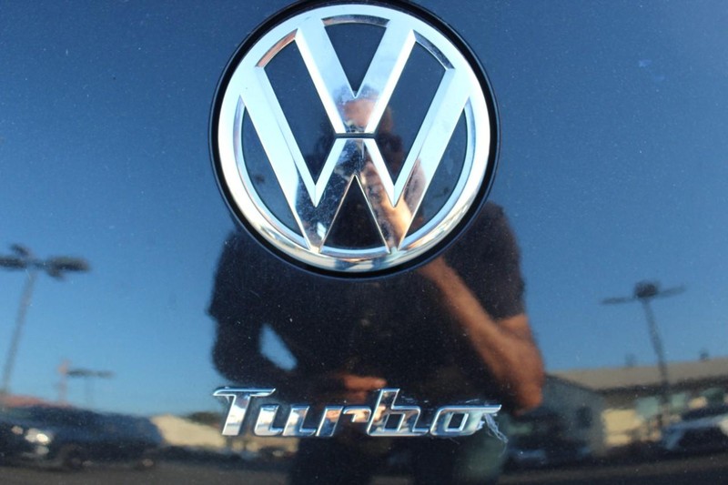 Volkswagen Beetle Vehicle Full-screen Gallery Image 08