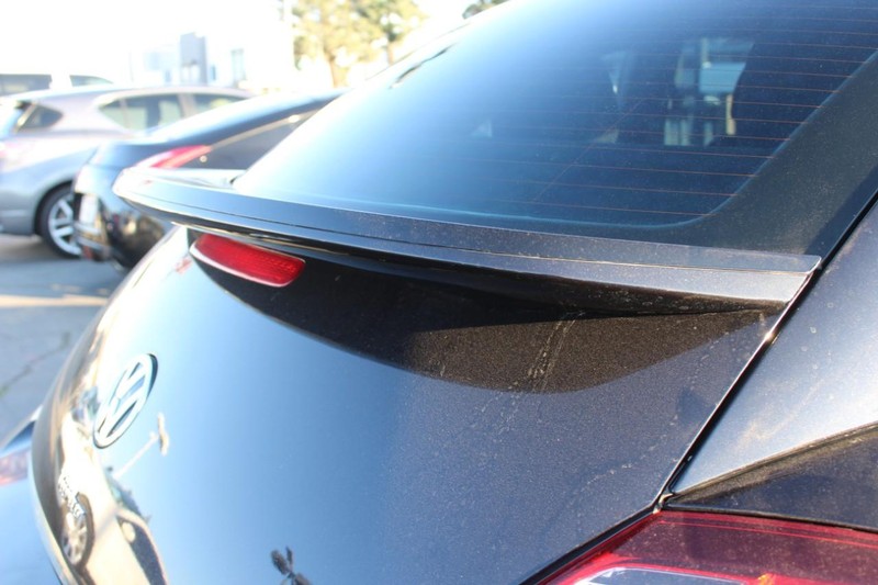 Volkswagen Beetle Vehicle Full-screen Gallery Image 09