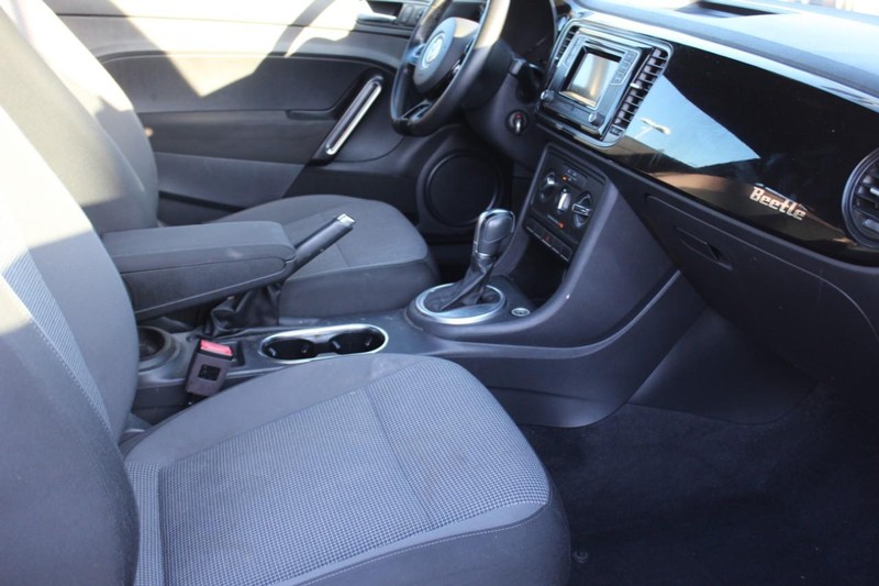 Volkswagen Beetle Vehicle Full-screen Gallery Image 12