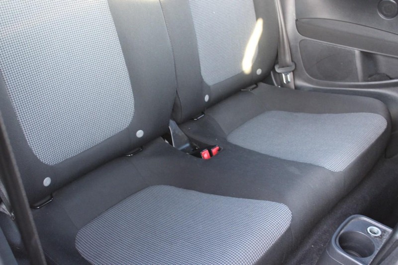 Volkswagen Beetle Vehicle Full-screen Gallery Image 13