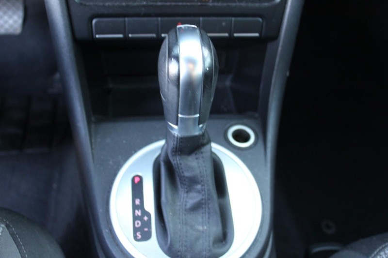 Volkswagen Beetle Vehicle Full-screen Gallery Image 17