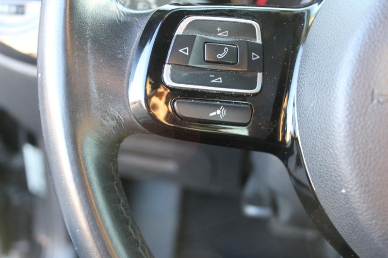 Volkswagen Beetle Vehicle Full-screen Gallery Image 20