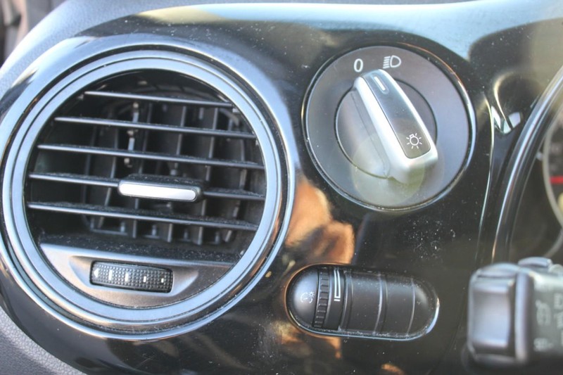 Volkswagen Beetle Vehicle Full-screen Gallery Image 21