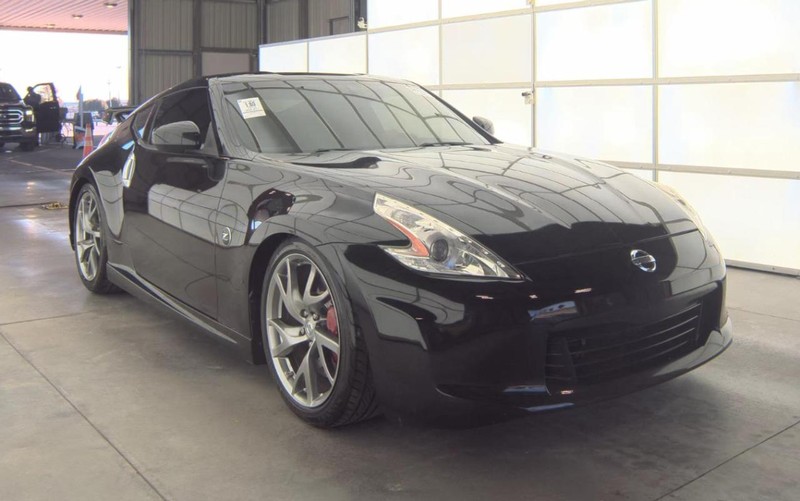 Nissan 370Z Vehicle Full-screen Gallery Image 02