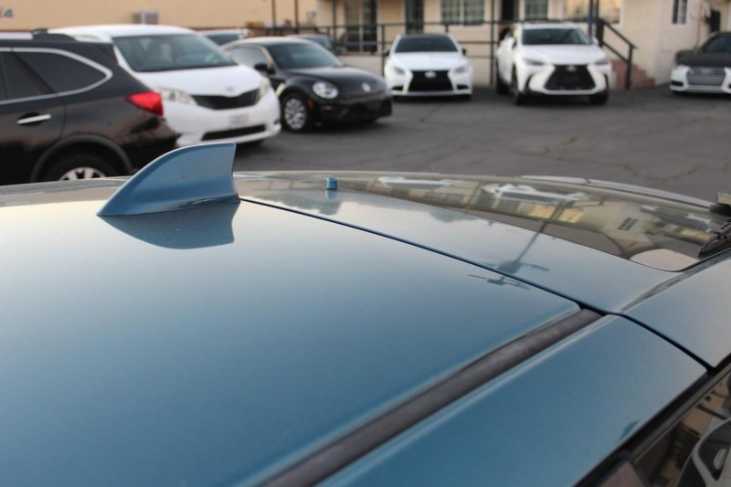 Honda CR-Z Vehicle Full-screen Gallery Image 08