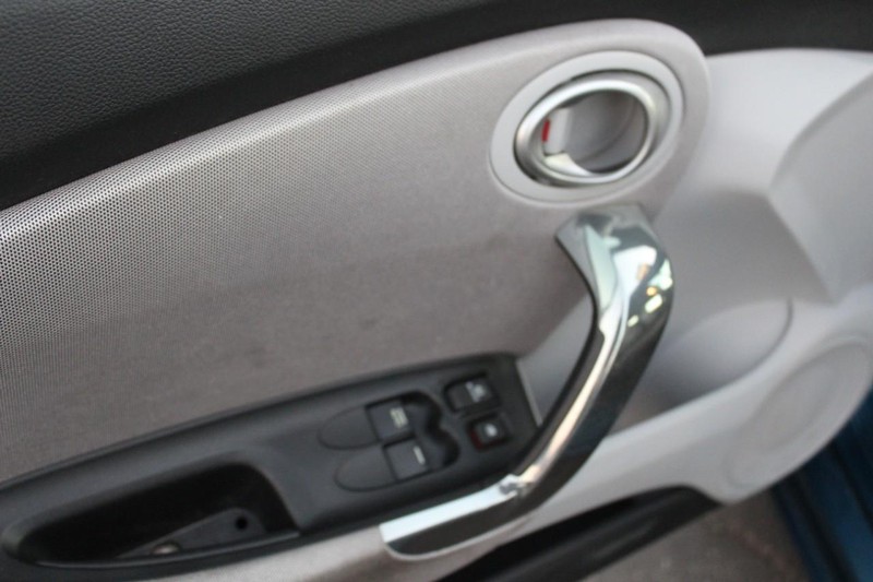 Honda CR-Z Vehicle Full-screen Gallery Image 09