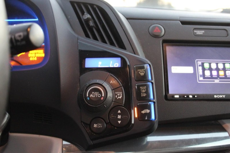 Honda CR-Z Vehicle Full-screen Gallery Image 16