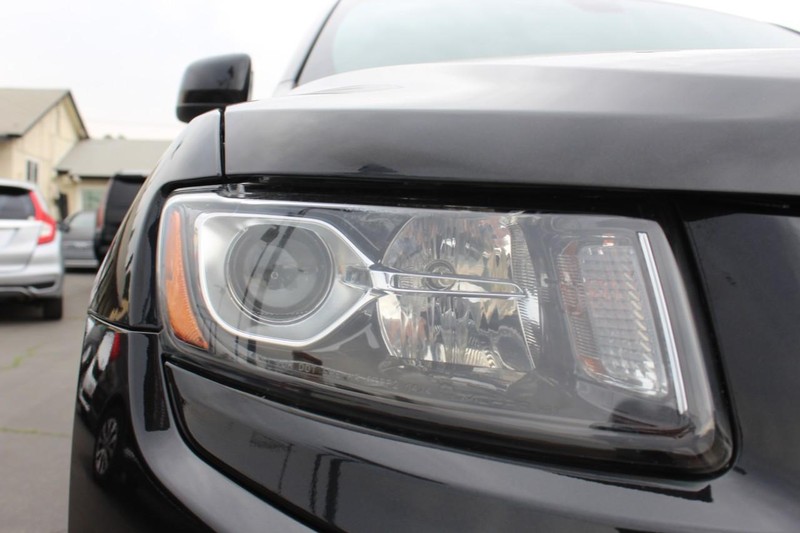 Jeep Grand Cherokee Vehicle Full-screen Gallery Image 04