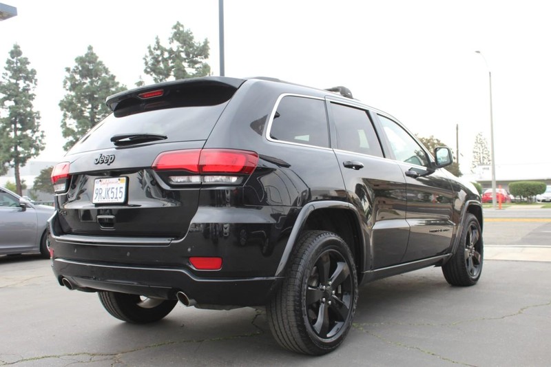 Jeep Grand Cherokee Vehicle Full-screen Gallery Image 07