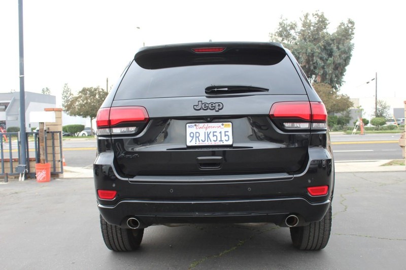 Jeep Grand Cherokee Vehicle Full-screen Gallery Image 08