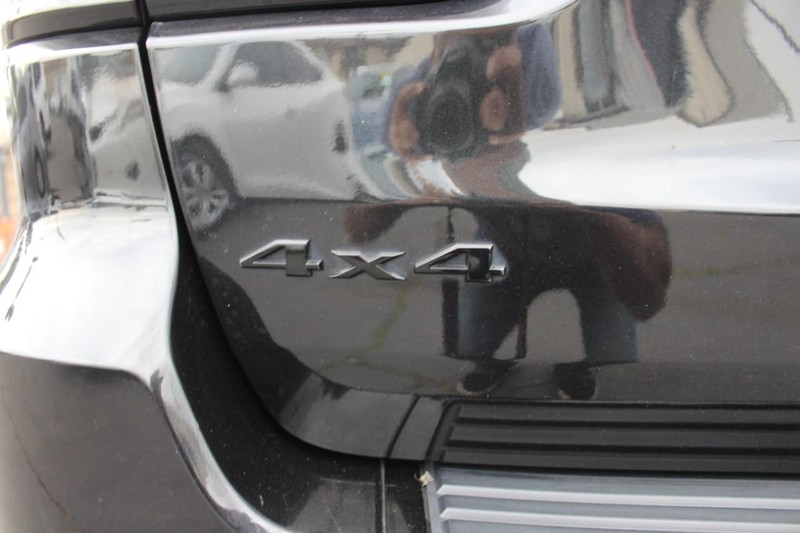 Jeep Grand Cherokee Vehicle Full-screen Gallery Image 15