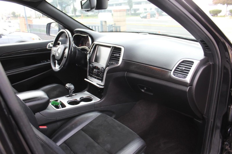 Jeep Grand Cherokee Vehicle Full-screen Gallery Image 19