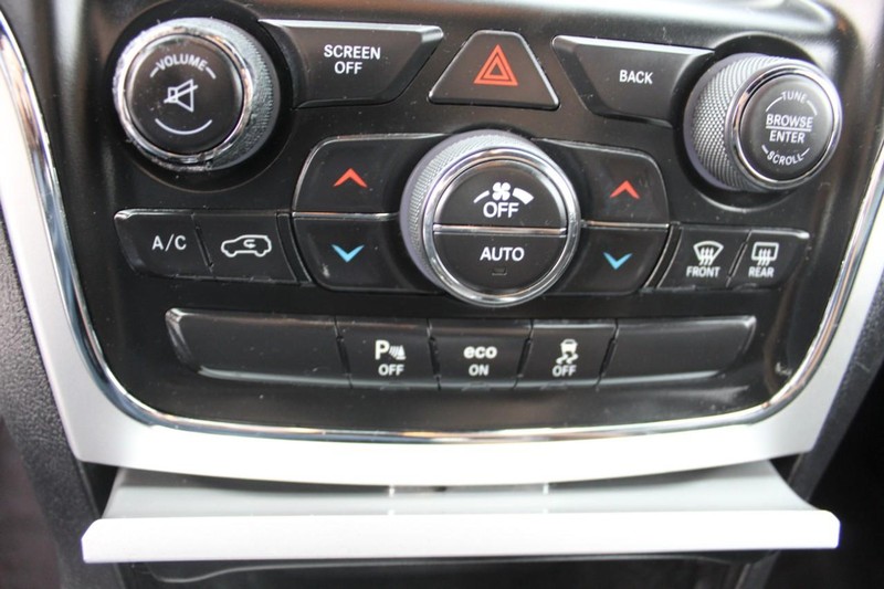 Jeep Grand Cherokee Vehicle Full-screen Gallery Image 25