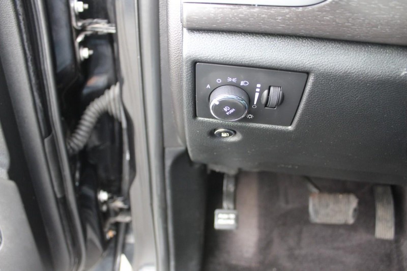 Jeep Grand Cherokee Vehicle Full-screen Gallery Image 33