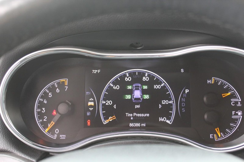 Jeep Grand Cherokee Vehicle Full-screen Gallery Image 34