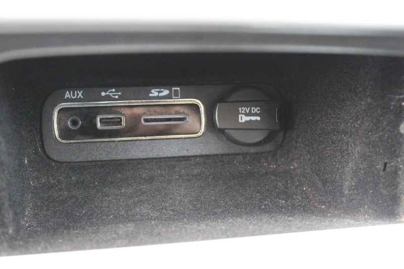 Jeep Grand Cherokee Vehicle Full-screen Gallery Image 35