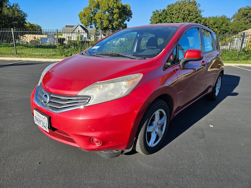 Nissan Versa Note Vehicle Full-screen Gallery Image 01