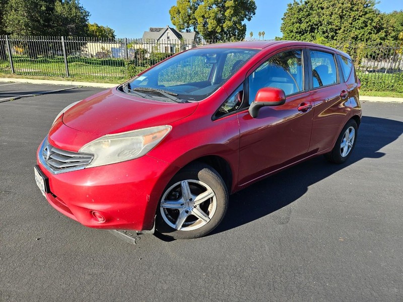 Nissan Versa Note Vehicle Full-screen Gallery Image 02