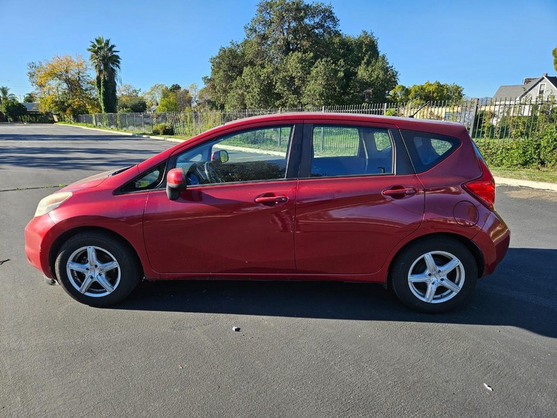 Nissan Versa Note Vehicle Full-screen Gallery Image 03
