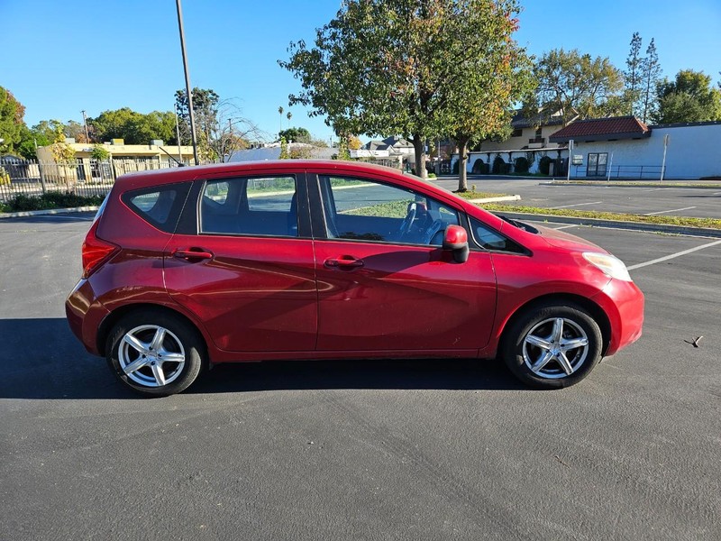 Nissan Versa Note Vehicle Full-screen Gallery Image 07
