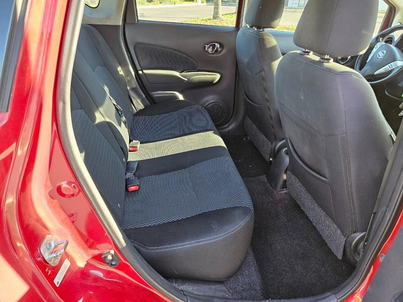 Nissan Versa Note Vehicle Full-screen Gallery Image 14