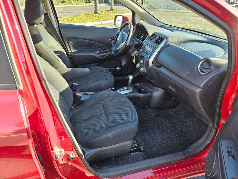 Nissan Versa Note Vehicle Full-screen Gallery Image 15