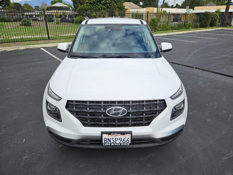 Hyundai Venue Vehicle Full-screen Gallery Image 08