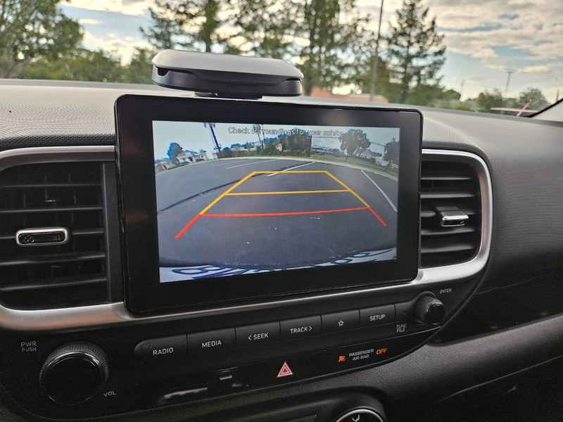 Hyundai Venue Vehicle Full-screen Gallery Image 11