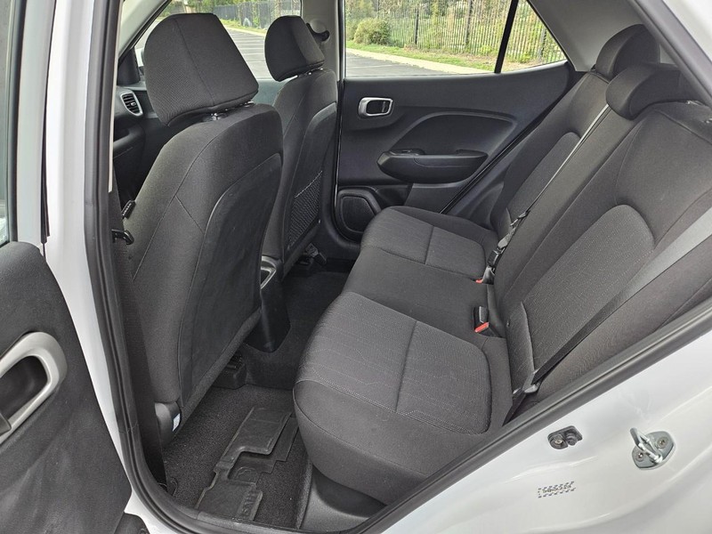 Hyundai Venue Vehicle Full-screen Gallery Image 14