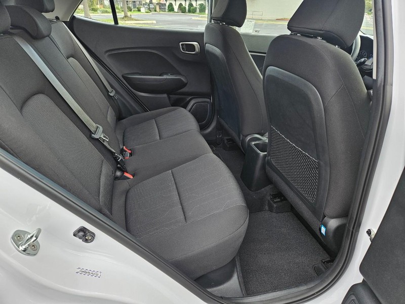 Hyundai Venue Vehicle Full-screen Gallery Image 16