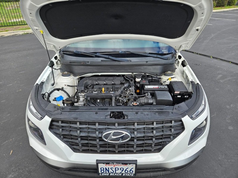 Hyundai Venue Vehicle Full-screen Gallery Image 18