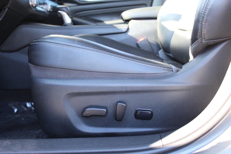 Nissan Altima Vehicle Full-screen Gallery Image 13