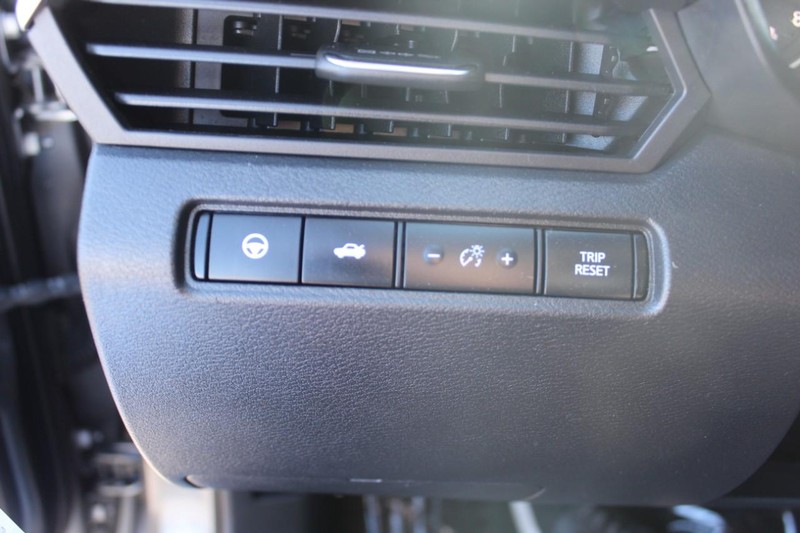 Nissan Altima Vehicle Full-screen Gallery Image 14