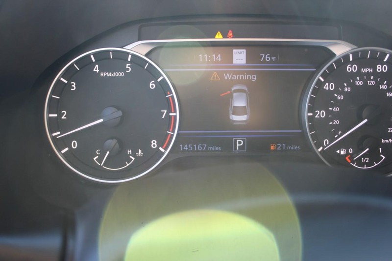 Nissan Altima Vehicle Full-screen Gallery Image 18