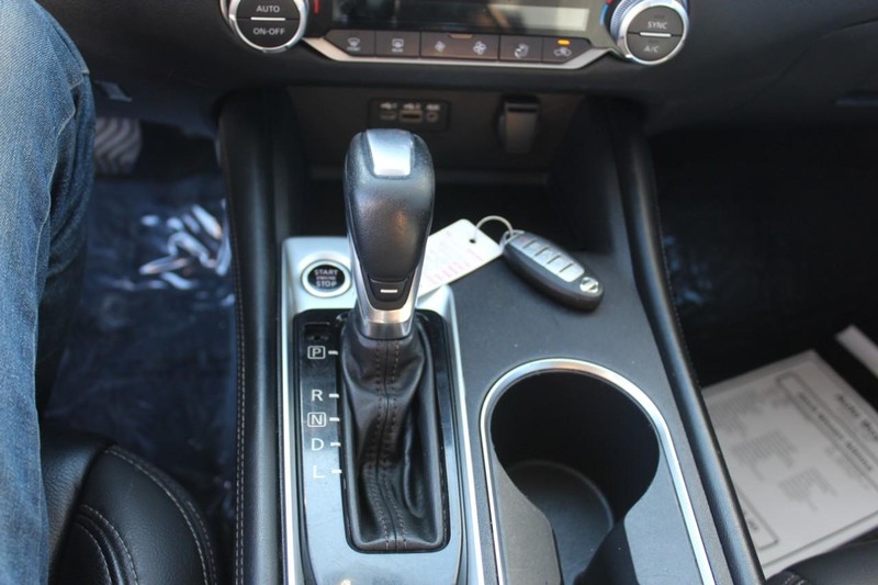 Nissan Altima Vehicle Full-screen Gallery Image 21