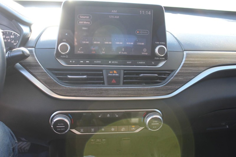 Nissan Altima Vehicle Full-screen Gallery Image 22