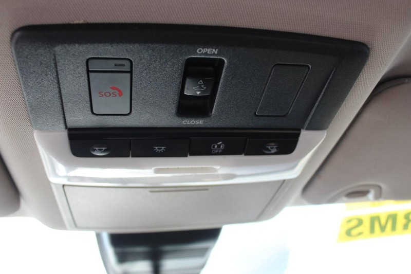 Nissan Altima Vehicle Full-screen Gallery Image 23