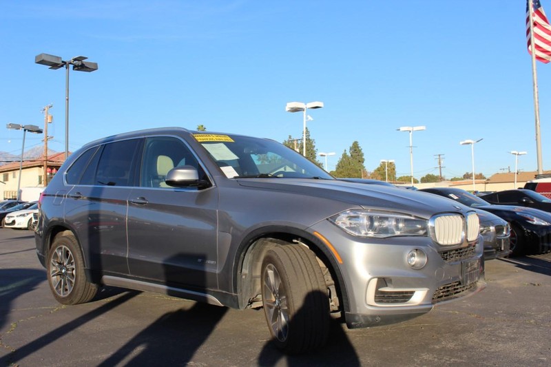 BMW X5 Vehicle Full-screen Gallery Image 02